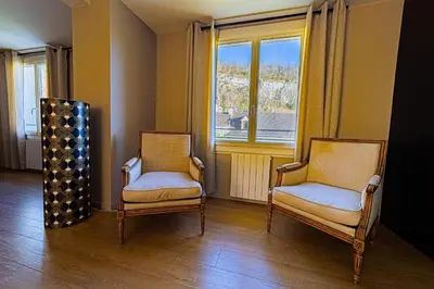Coin salon dans l'établissement Gîtes bo - Beaune - Saint Romain - classés 3 étoiles