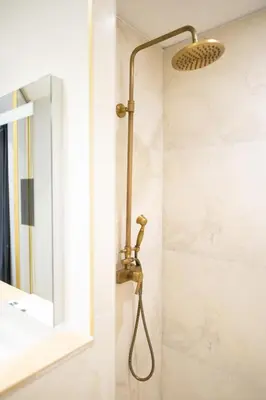 Salle de bains dans l'établissement La Rose du Cèdre