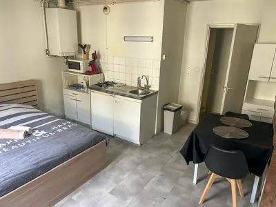 Cuisine ou kitchenette dans l'établissement Logement LECOURBE