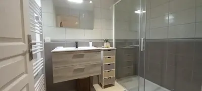 Salle de bains dans l'établissement Meublé de tourisme Les Amaryllis