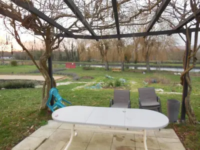 Jardin de l'établissement Calme au Canal de Centre