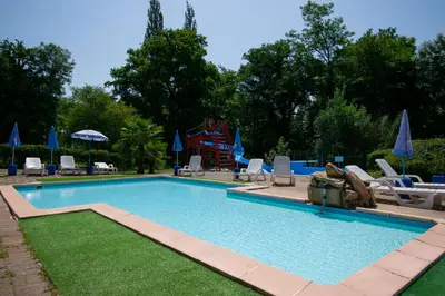 Piscine de l'établissement Camping des Bains ou située à proximité