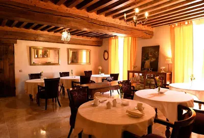 Restaurant ou autre lieu de restauration dans l'établissement Château de Pymont