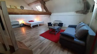 Coin salon dans l'établissement Gîte Chez Léo