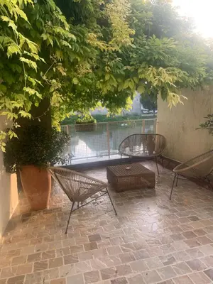 Terrasse ou espace extérieur de l'établissement Maison des glycines au bord du Doubs