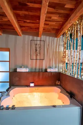 Salle de bains dans l'établissement Le Cocon du Domaine des Ecus d'Or