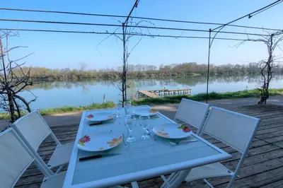 Vue sur la rivière ou le fleuve situé(e) à proximité de l'appartement
