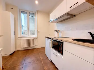 Cuisine ou kitchenette dans l'établissement Le Nid - hébergement cosy