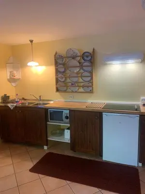 Cuisine ou kitchenette dans l'établissement Ferienwohnung Jura Burgund