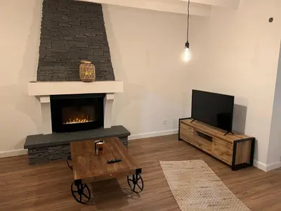 Télévision ou salle de divertissement dans l'établissement charmant studio