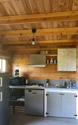 Cuisine ou kitchenette dans l'établissement DOMAINE DES GALLINACES CHALET SUSSEX 2-4p