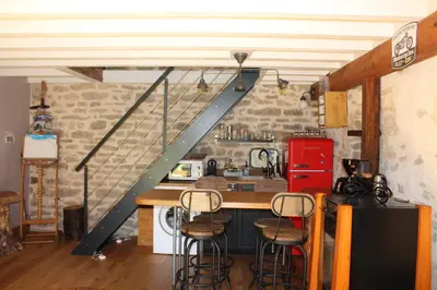 Cuisine ou kitchenette dans l'établissement Petite Maison chaleureuse avec jacuzzi privatif