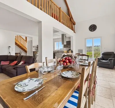 Coin salon dans l'établissement Belle Maison au Calme à Saint Martin du Tartre