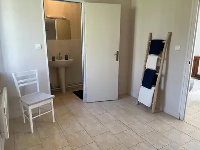 Salle de bains dans l'établissement Maison au coeur du Morvan