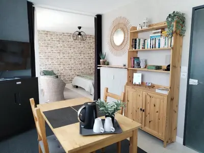 Bibliothèque dans l'appartement