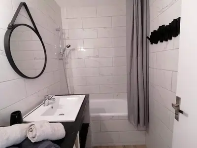 Salle de bains dans l'établissement Appartement centre ville avec parking privatif