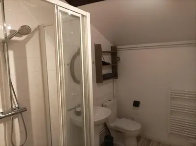 Salle de bains dans l'établissement Cadol'Ain