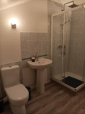Salle de bains dans l'établissement Cadol'Ain