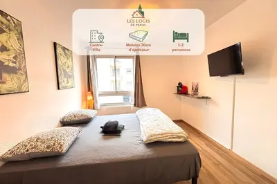 Un ou plusieurs lits dans un hébergement de l'établissement Les Logis de Paray Appartement 202