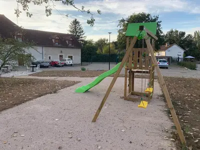 Aire de jeux pour enfants de l'établissement Le Faubourg - Gîte et chambres d'hôte