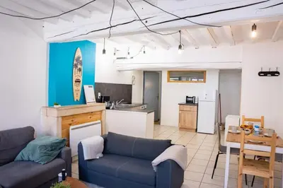 Cuisine ou kitchenette dans l'établissement Cosy Tournusien