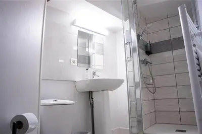 Salle de bains dans l'établissement Cosy Tournusien