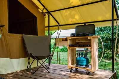 Télévision ou salle de divertissement dans l'établissement Camping Onlycamp Les Premières Vignes