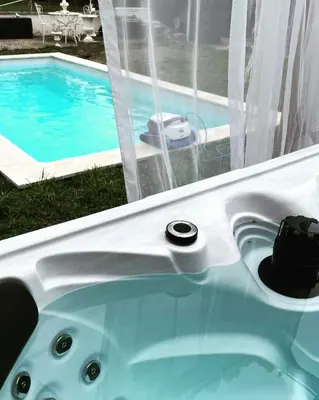 Piscine de l'établissement L'ESCALE Chambres et table d'hôtes ou située à proximité