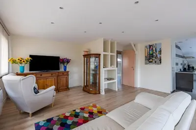 Télévision ou salle de divertissement dans l'établissement La Terrasse de Montcenis