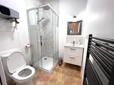 Salle de bains dans l'établissement Le Duc - Coeur De Dijon - Avec Terrasse et Climatisation