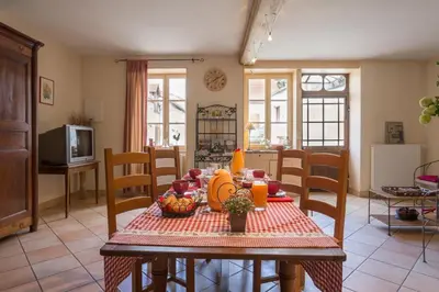 Cuisine ou kitchenette dans l'établissement Logis de l'Orme