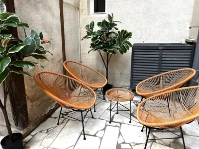 Coin salon dans l'établissement La Duchesse - Grand Appartement - Avec Climatisation