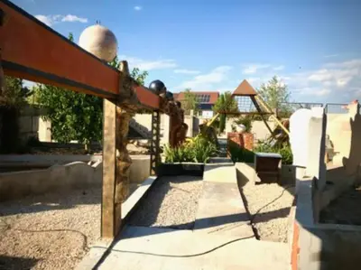 Jardin de l'établissement Pyramide de Cormatin, Gite Insolite et Unique