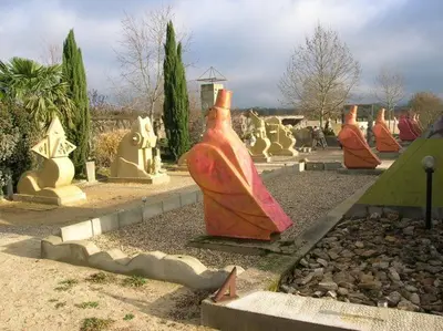 Jardin de l'établissement Pyramide de Cormatin, Gite Insolite et Unique