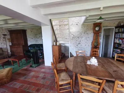 Coin salon dans l'établissement Maison de campagne isolée pour famille