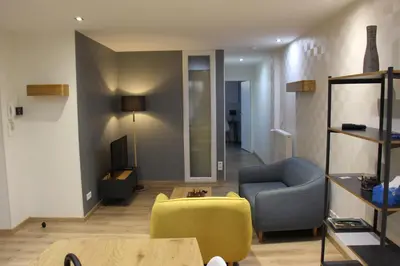 Coin salon dans l'établissement joli 2 pièces avec cour privée