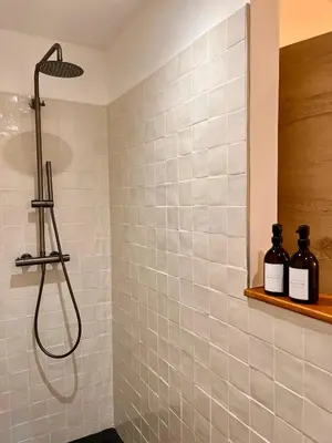 Salle de bains dans l'établissement Les Chambres du parc