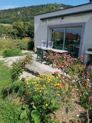 Jardin de l'établissement Chambre et table d'hôtes La Meule