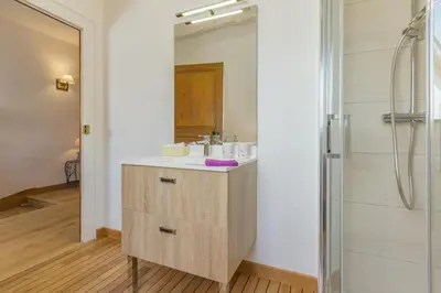 Salle de bains dans l'établissement Au coeur du Chat Perché