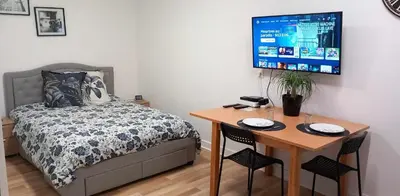 Un ou plusieurs lits dans un hébergement de l'établissement Studio blanctout équipé wifi