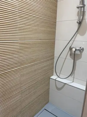 Salle de bains dans l'établissement Chambre tropicale privée au coeur d'un village calme et proche du vignoble