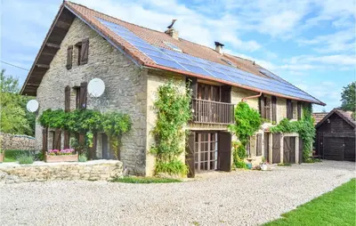 Jardin de l'établissement Beautiful Home In Loisia With Wifi