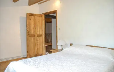 Un ou plusieurs lits dans un hébergement de l'établissement 9 Bedroom Nice Home In Gigny