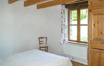 Un ou plusieurs lits dans un hébergement de l'établissement 9 Bedroom Nice Home In Gigny