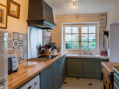 Cuisine ou kitchenette dans l'établissement Holiday Home Le Glaude by Interhome
