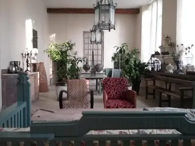 Coin salon dans l'établissement Château de Prety - Maison d'Hôtes