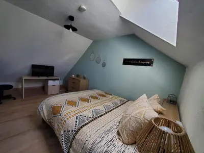 Un ou plusieurs lits dans un hébergement de l'établissement Studio grand lit 160 tout équipé wifi