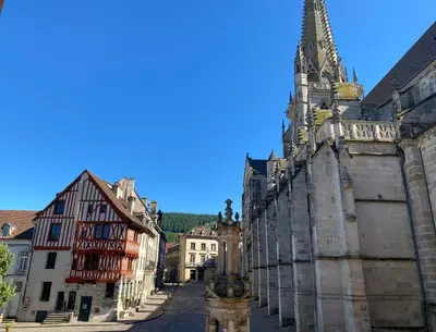Vue générale sur Autun ou vue de la ville depuis la maison d'hôtes