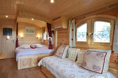 Un ou plusieurs lits dans un hébergement de l'établissement La Maison Rouge Ladoix - Proche Beaune