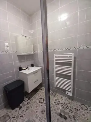 Salle de bains dans l'établissement Logements neufs tout équipés, idéal travail mobilité